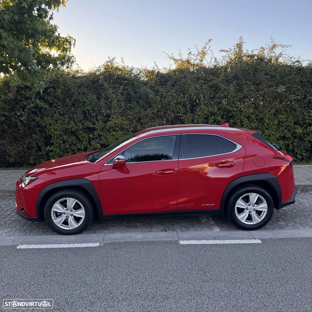 Lexus UX 250h Business - 4