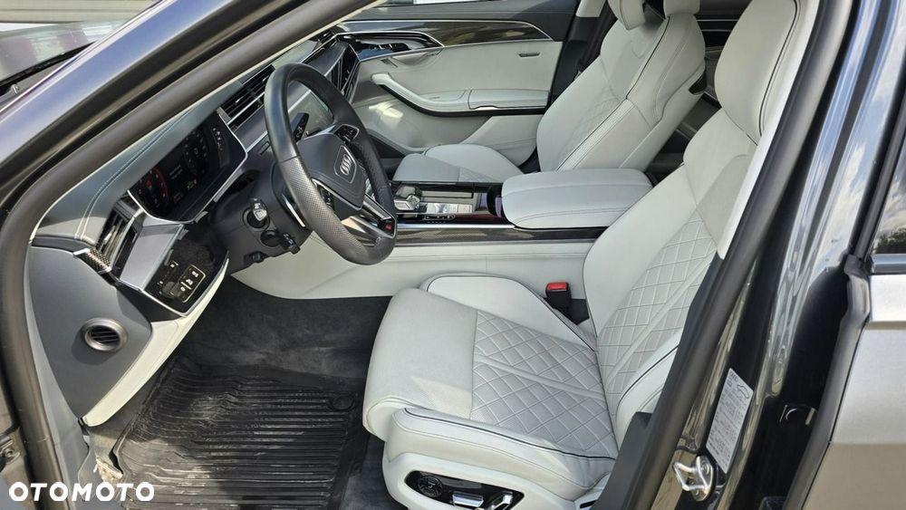 Audi S8 - 18