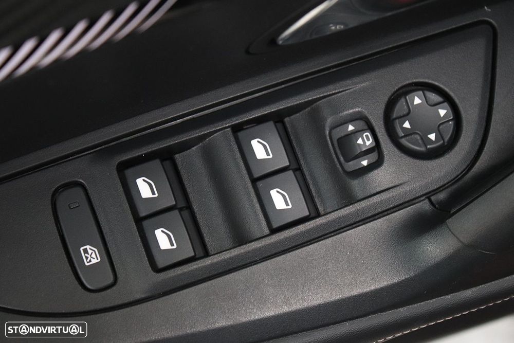 Peugeot 2008 1.2 PureTech Allure - 20