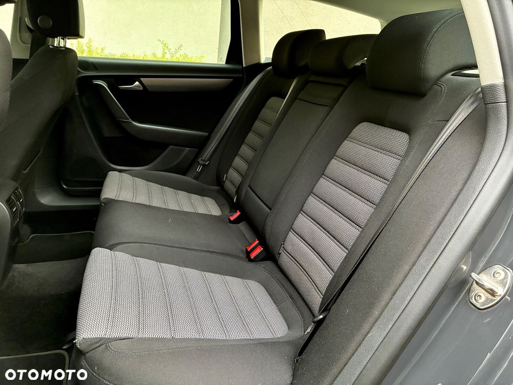 Volkswagen Passat 2.0 TDI Comfortline - 23