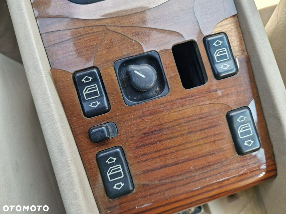 Mercedes-Benz Klasa E 320 - 16