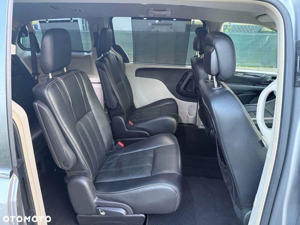 Chrysler Town & Country 3.6 Touring - 10
