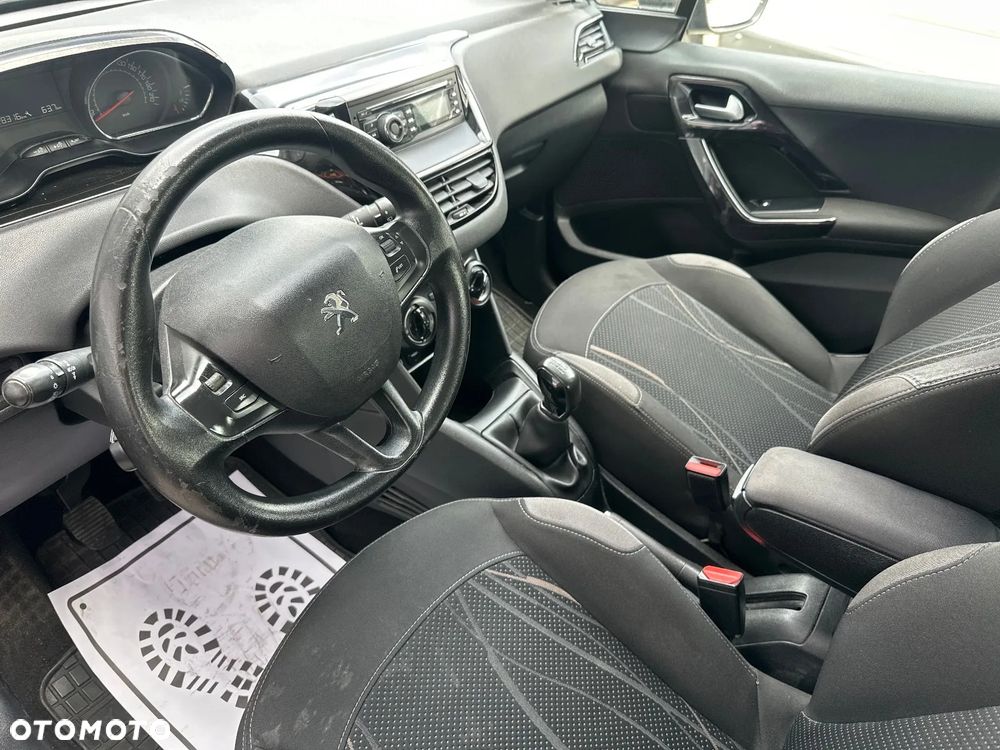 Peugeot 208 - 15