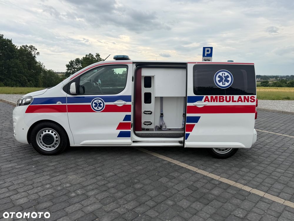 Opel Vivaro Karetka Ambulans Ambulance Sanitarny EN1789 - 7