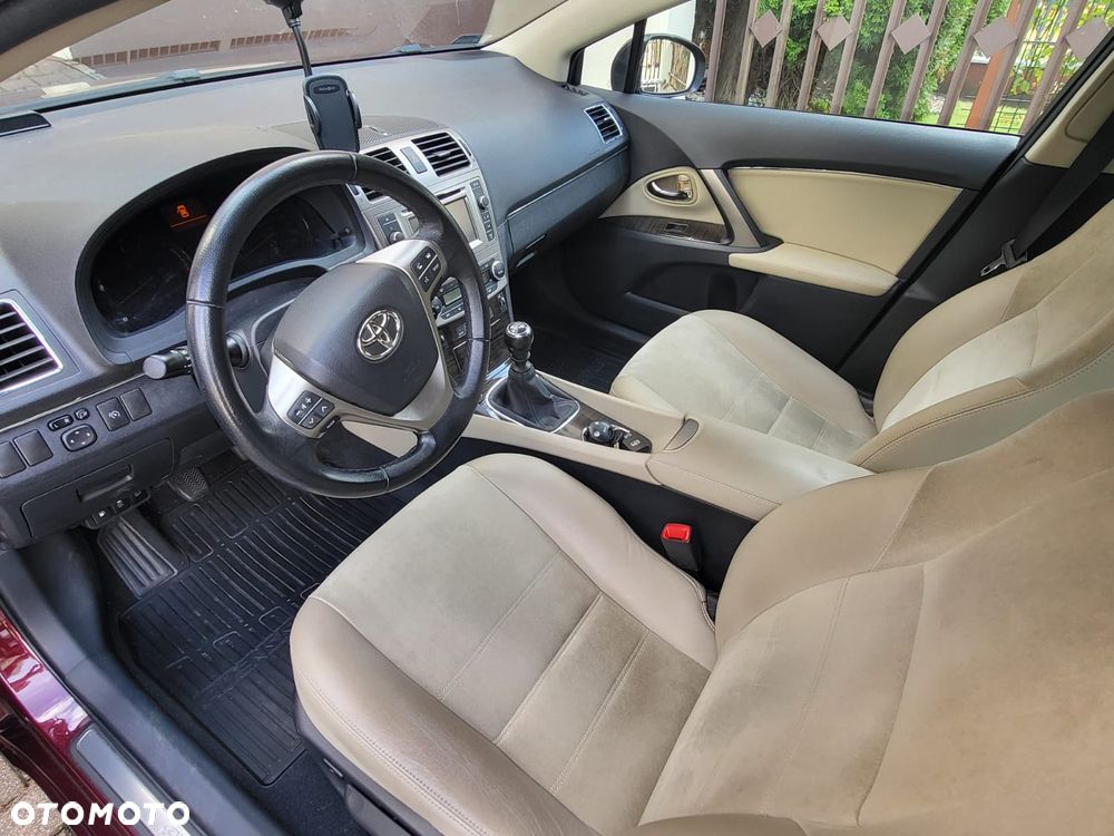 Toyota Avensis 2.0 Sol - 2