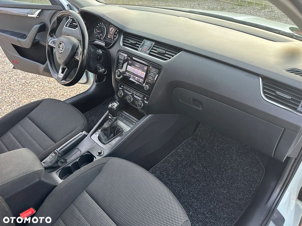 Skoda Octavia Scout 2.0 TDI 4x4 DSG - 23