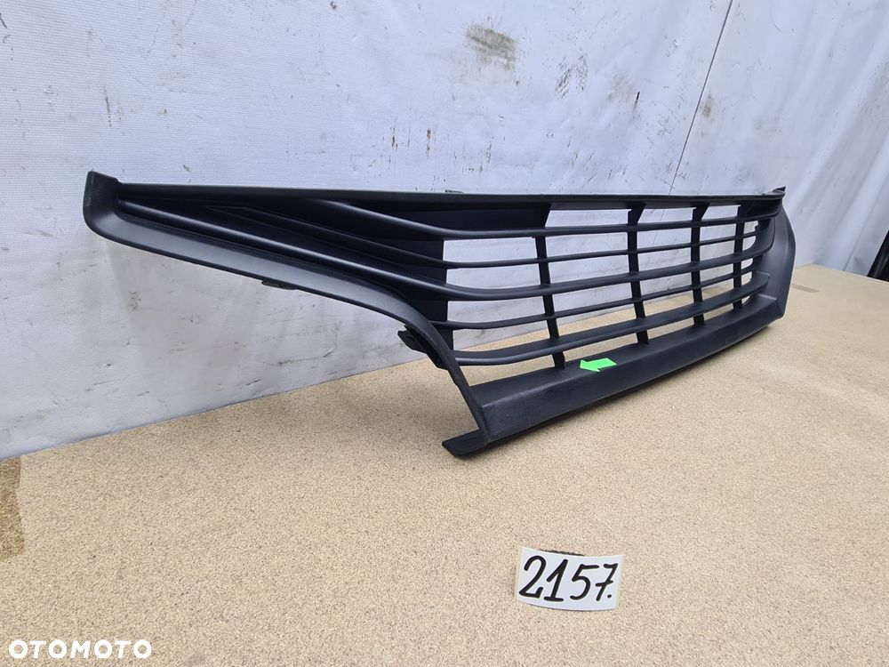 Toyota Yaris 4 IV od 20r 531120D810 atrapa kratka środkowa zderzaka przód - 3