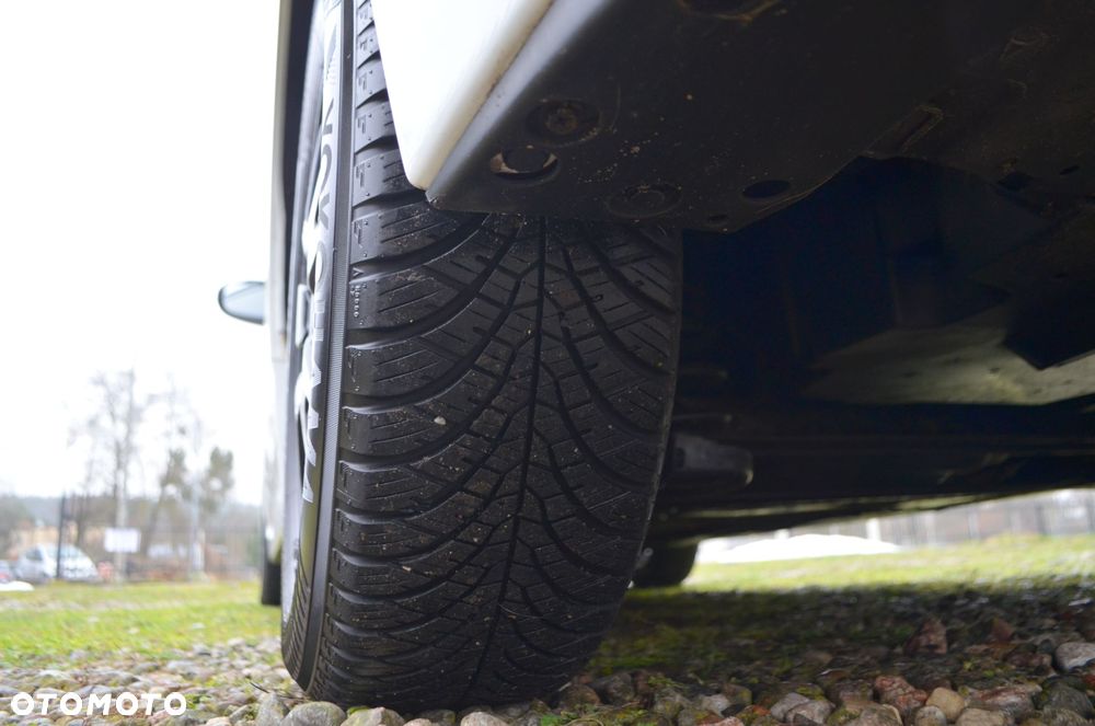 Toyota Prius (Hybrid) - 33