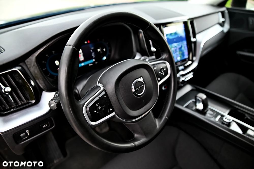 Volvo XC 60 B4 D AWD Geartronic Momentum Pro - 21
