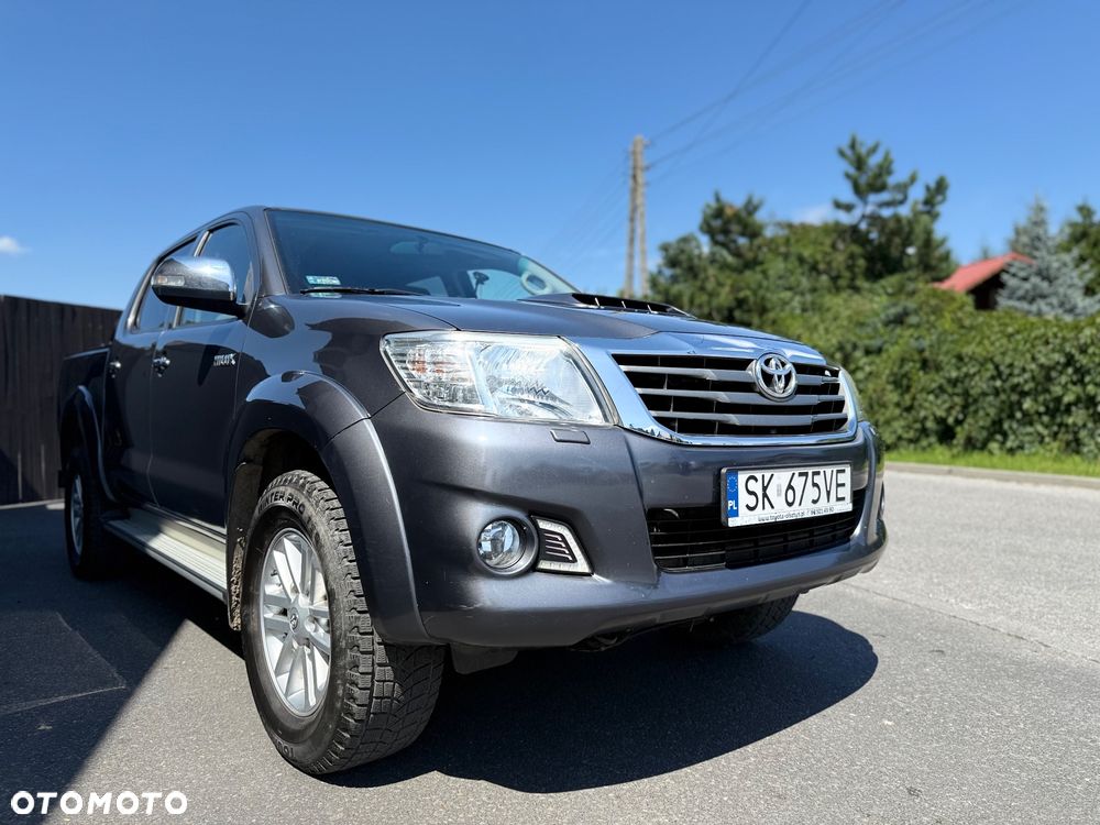 Toyota Hilux 3.0 D-4D SR5 - 18
