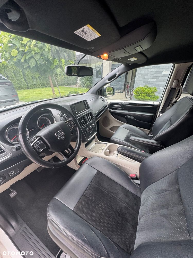 Dodge Grand Caravan - 8