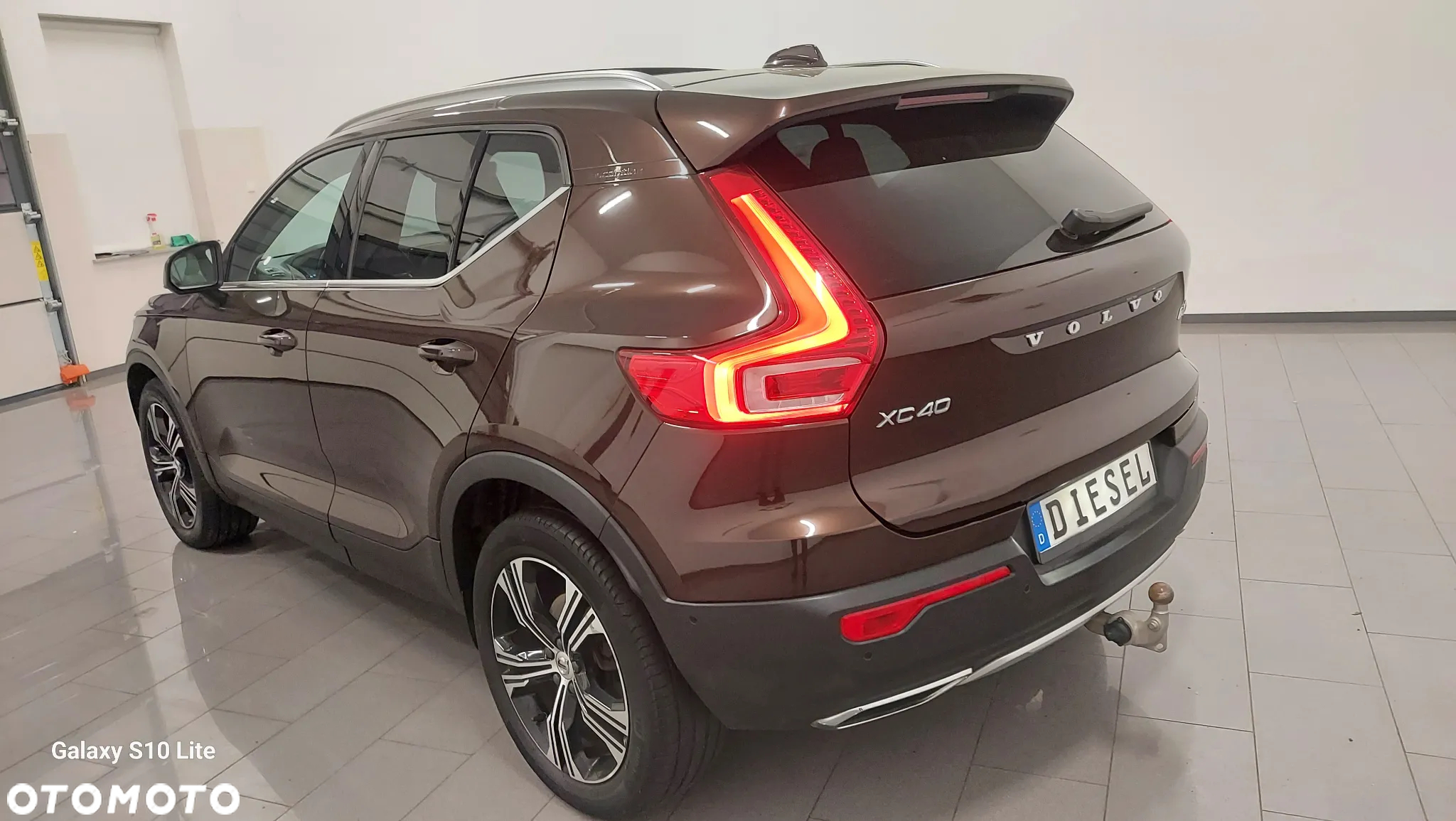 Volvo XC 40 D4 AWD Geartronic R-Design - 4