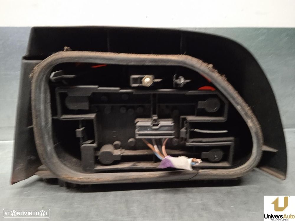 FAROLIM TRASEIRO DIREITO RENAULT CLIO II 1995 -7700827554 - 6