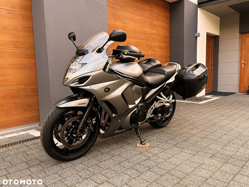 Suzuki GSX - 4