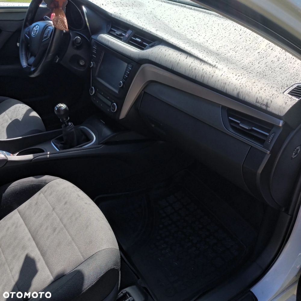 Toyota Avensis - 13
