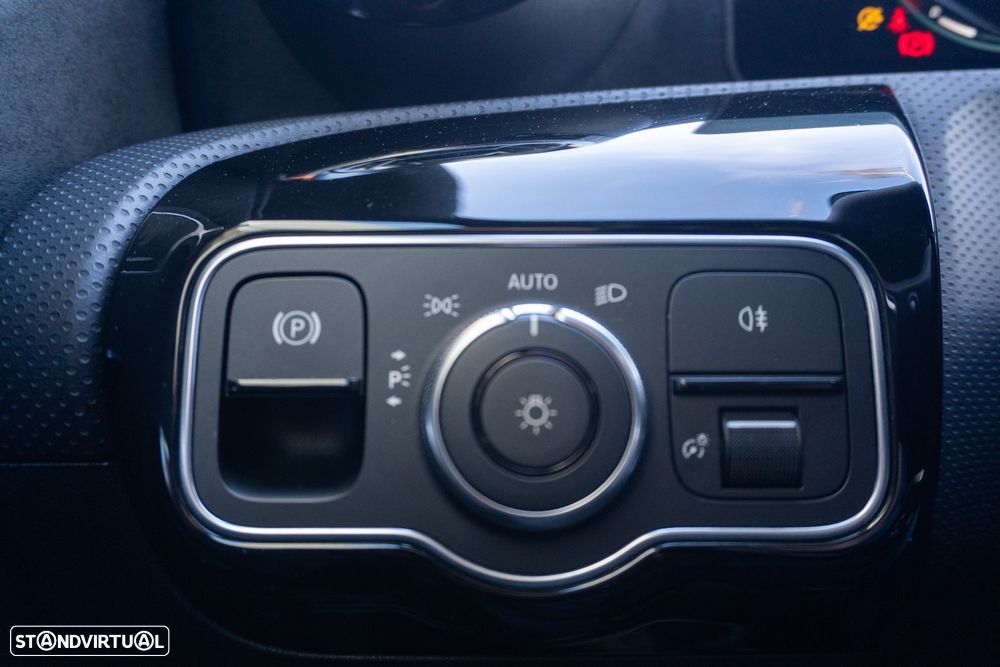 Mercedes-Benz A 180 7G-DCT AMG Line - 18