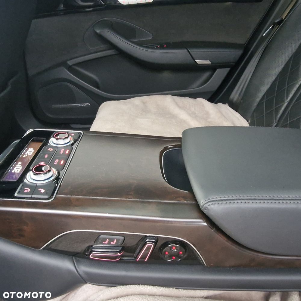 Audi A8 - 8