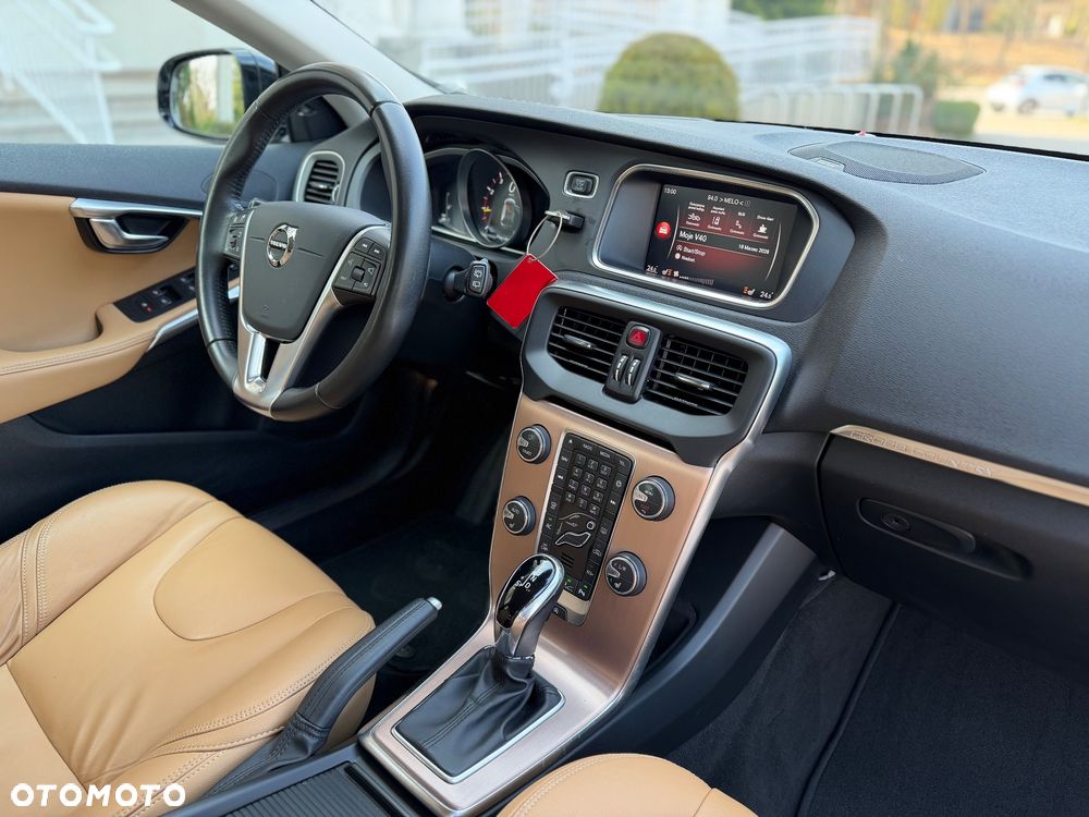 Volvo V40 Cross Country T3 Drive-E Dynamic Edition - 4