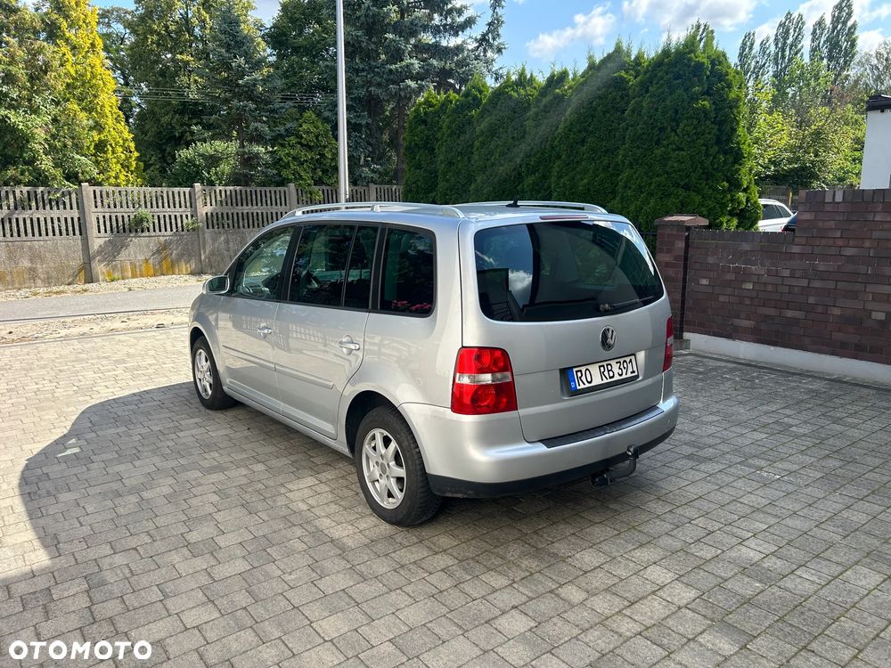 Volkswagen Touran 2.0 TDI Highline - 4