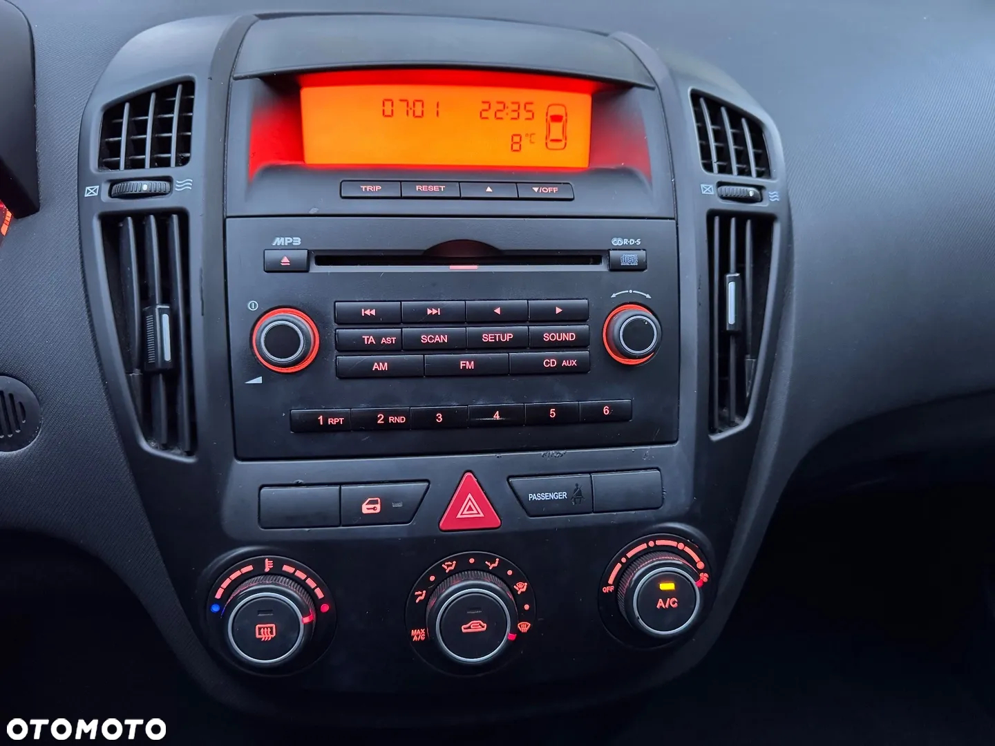 Kia Ceed - 11