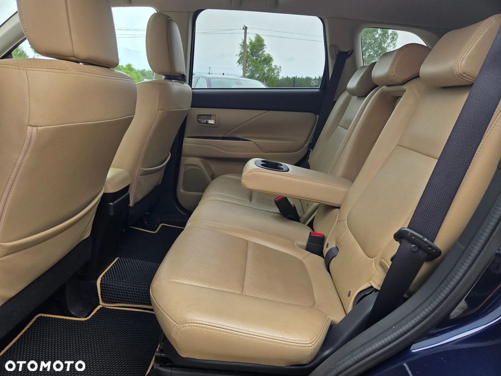 Mitsubishi Outlander 2.0 Instyle Navi 4WD CVT - 38
