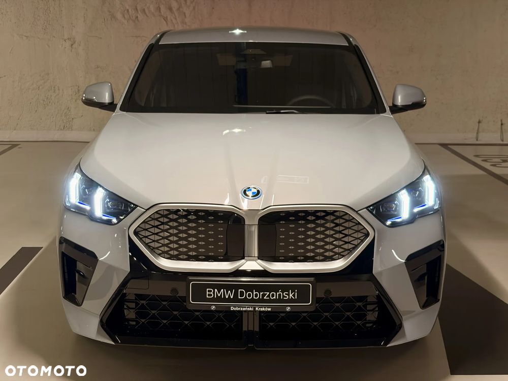 BMW iX2 xDrive30 66.5kWh - 2