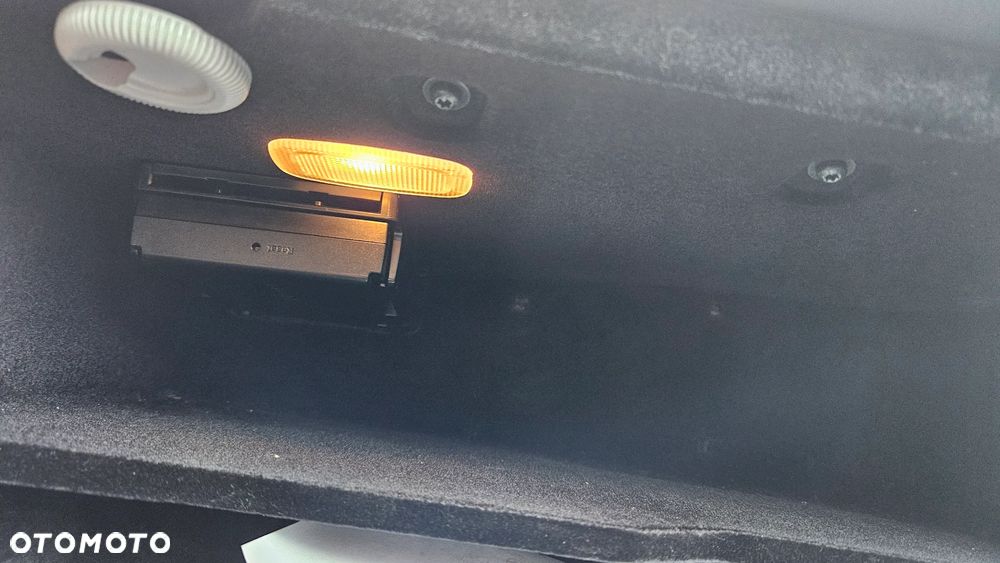 Mercedes-Benz Klasa C 180 Kompressor BlueEFFICIENCY Avantgarde - 23