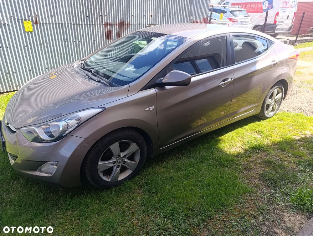 Hyundai Elantra 1.6 Classic + - 6