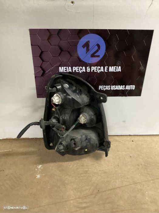 Farolim traseiro direito kia carnival de 2000 - 2