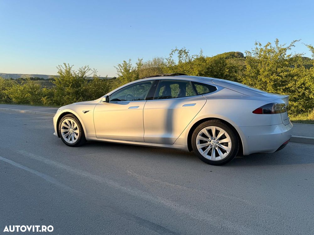 Tesla Model S - 4