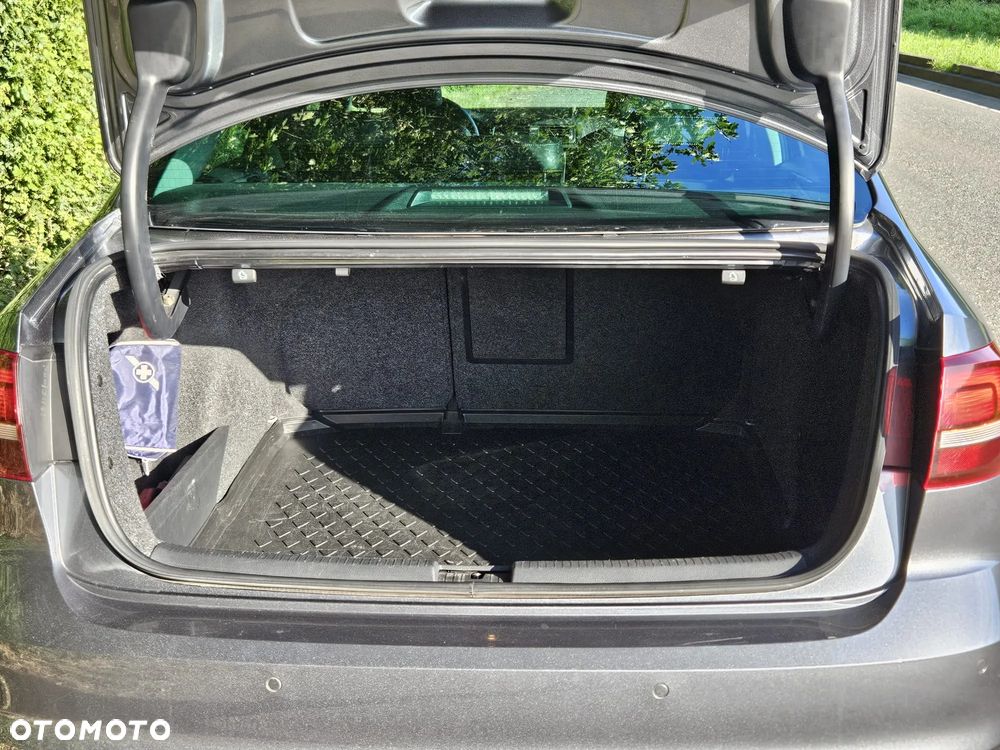 Volkswagen Jetta - 28