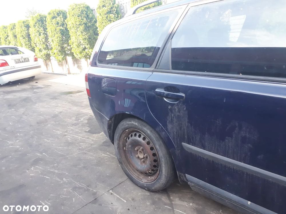 VOLVO V50 04-07 1.6 D  ZDERZAK TYŁ TYLNY 613-46 - 23