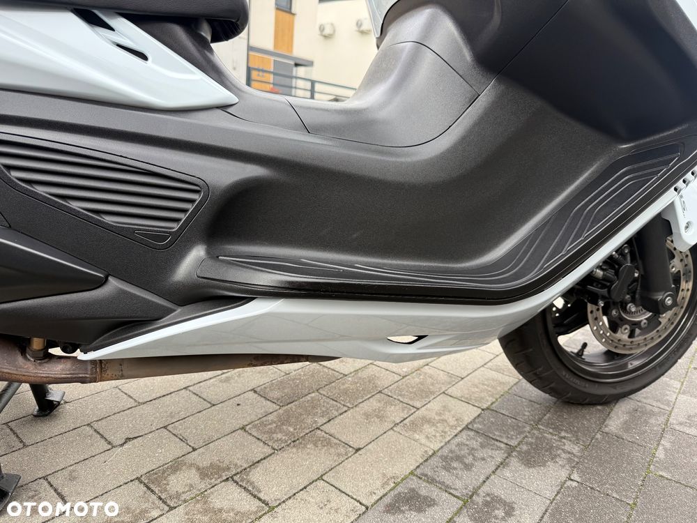 Suzuki Burgman - 24