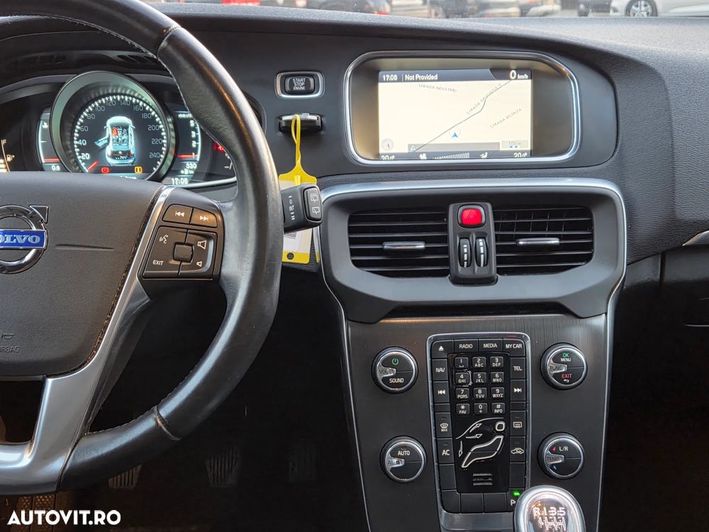 Volvo V40 D2 Momentum - 16