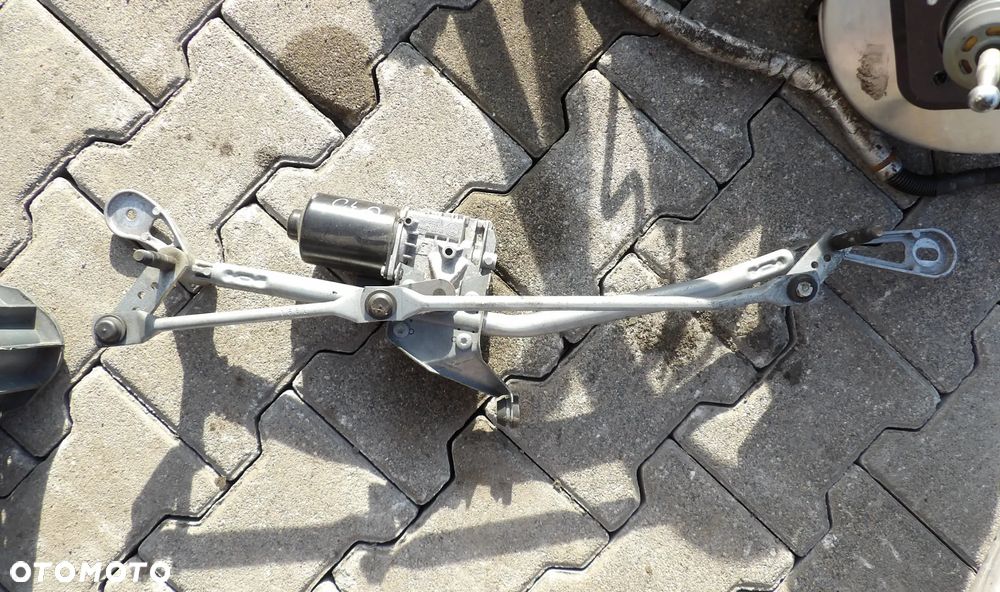 BMW - G30 - MECHANIZM WYCIERACZEK - SILNICZEK - PRZÓD - WM4 W000061595 - 1
