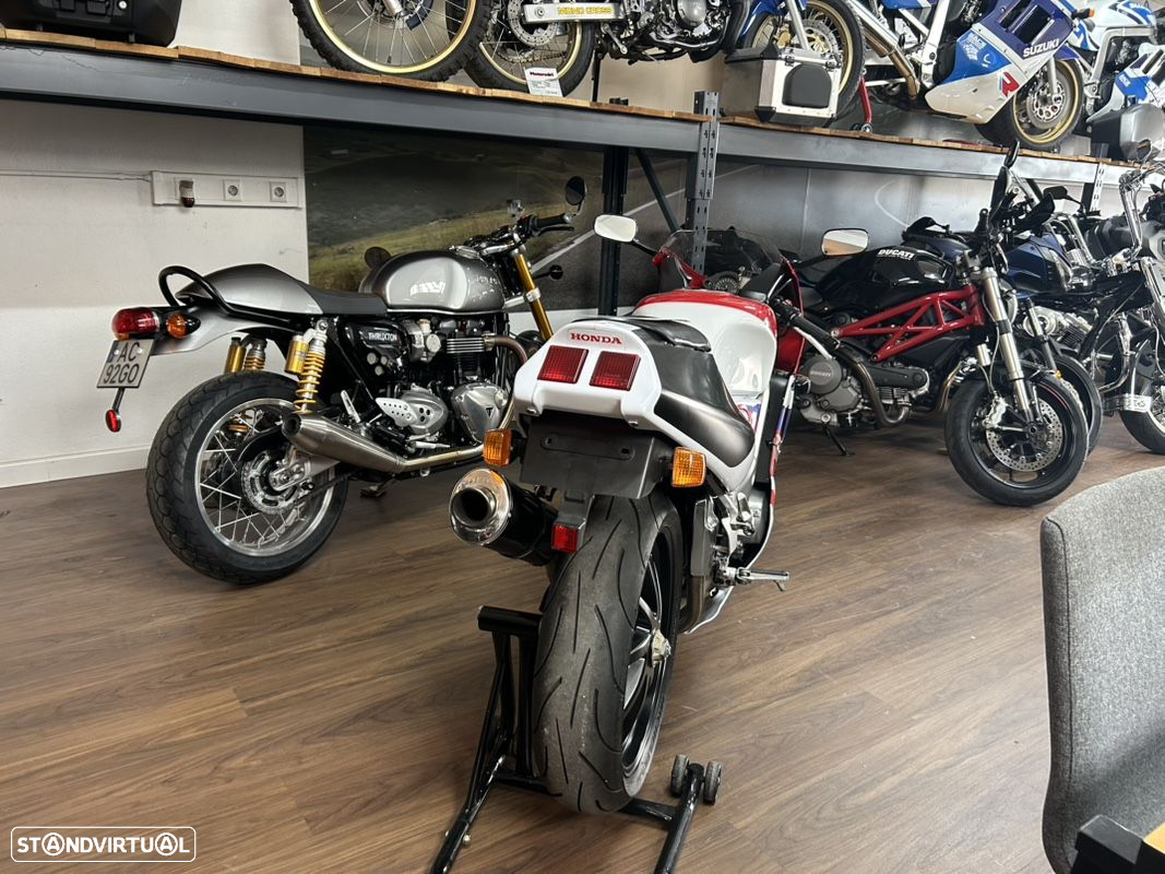 Honda RVF 400 - 4