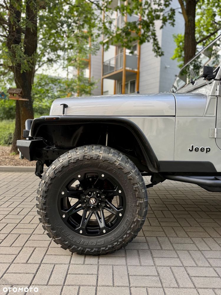 Jeep Wrangler 2.5L - 10