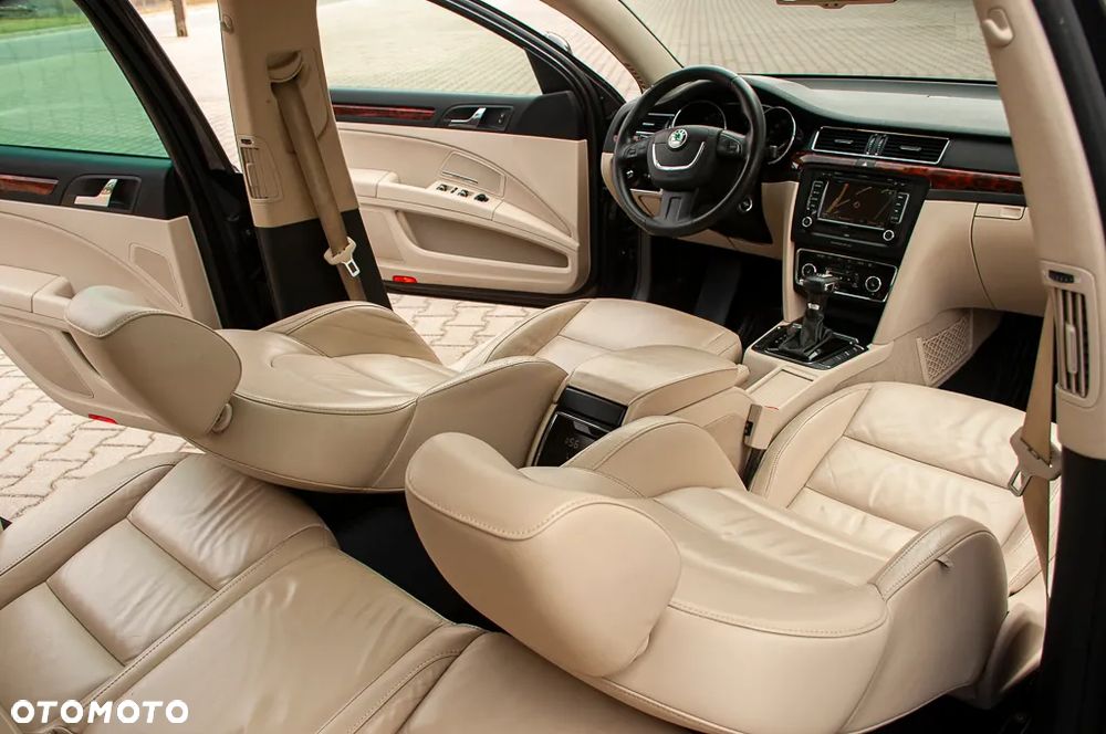 Skoda Superb 2.0 TDI DSG Exclusive - 25