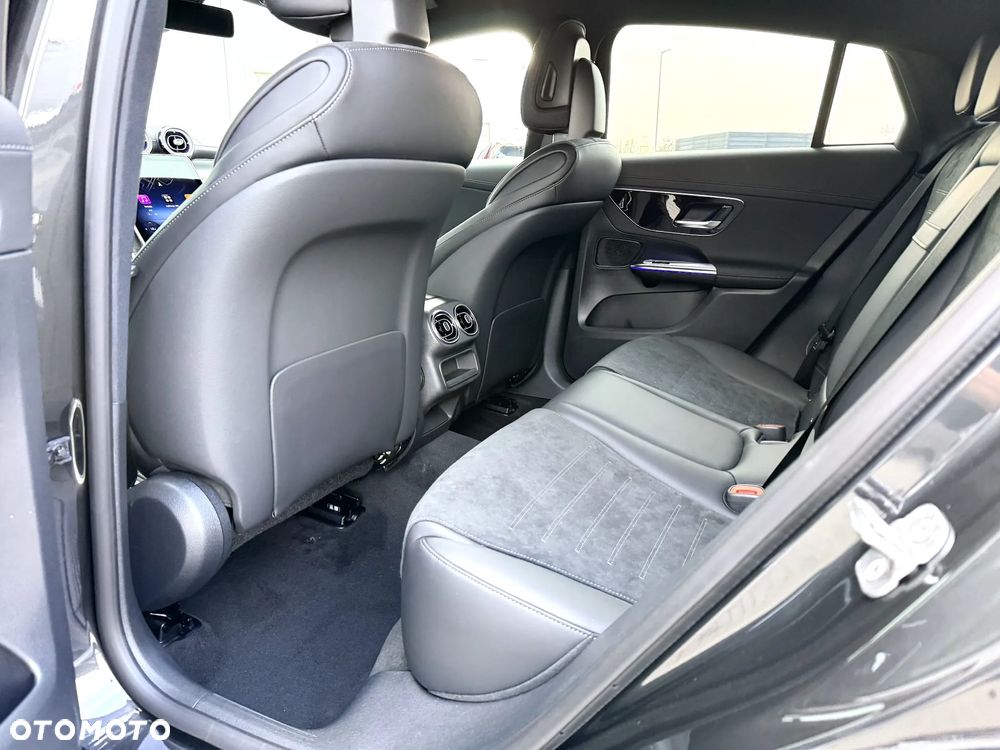 Mercedes-Benz GLC - 32