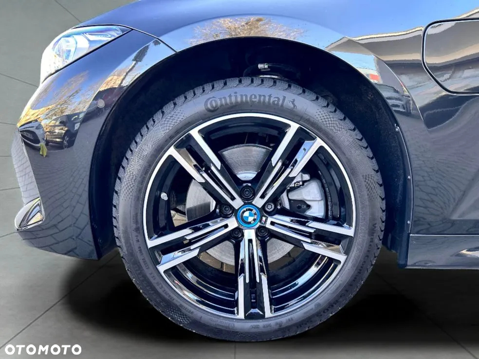 BMW Seria 3 330e PHEV M Sport - 12