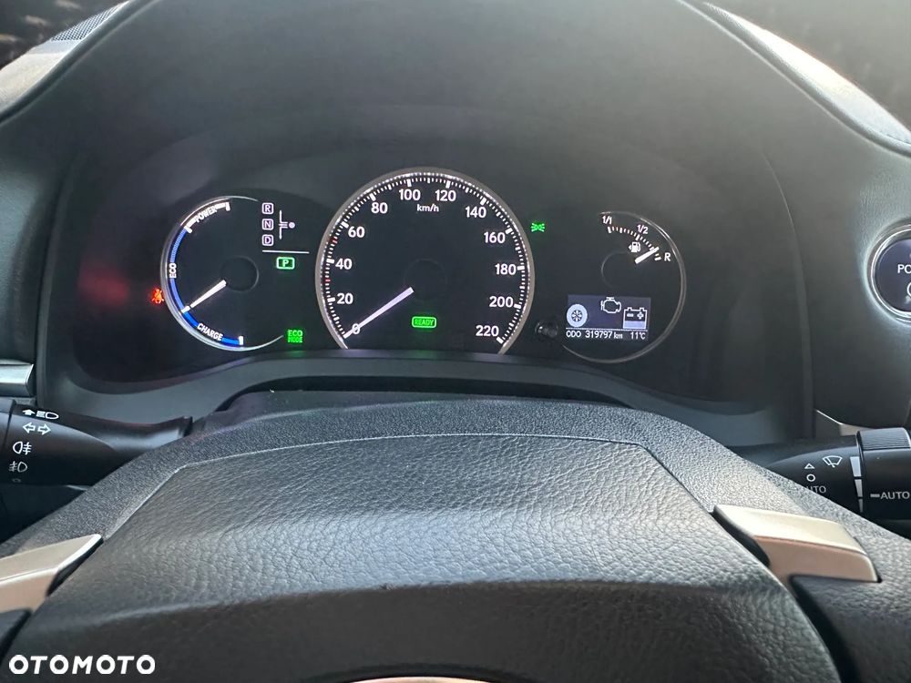Lexus CT ver-200h - 34