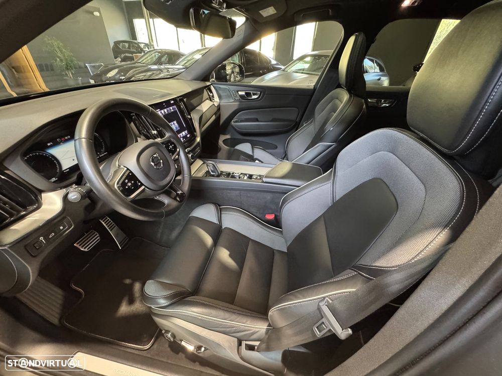 Volvo XC 60 2.0 T6 PHEV R-Design AWD - 44