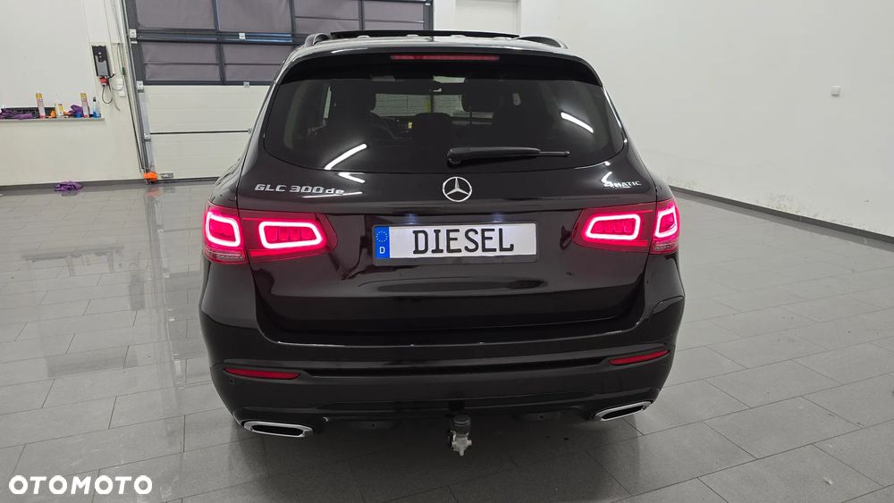 Mercedes-Benz GLC 300 de 4Matic 9G-TRONIC AMG Line Plus - 9