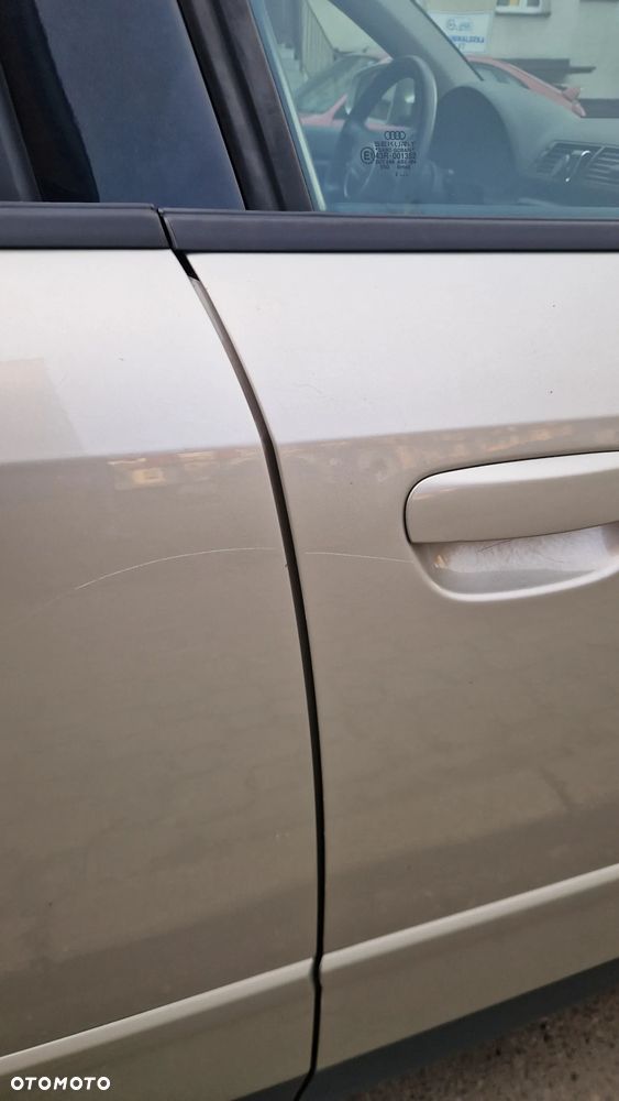 Audi A4 Limousine - 4