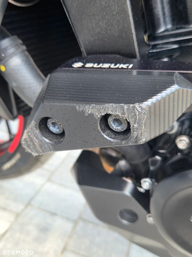 Suzuki GSX - 35