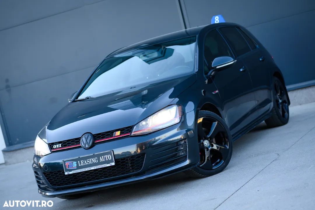 Volkswagen Golf - 1