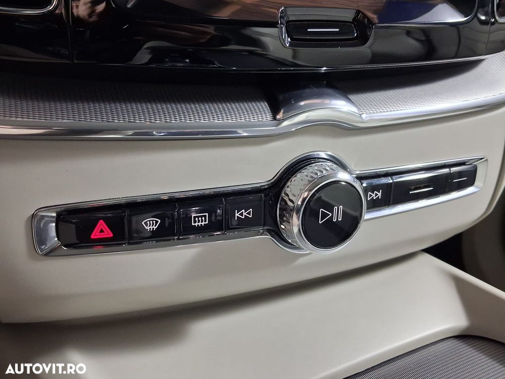 Volvo XC 60 B4 MHEV AT8 AWD Inscription - 27