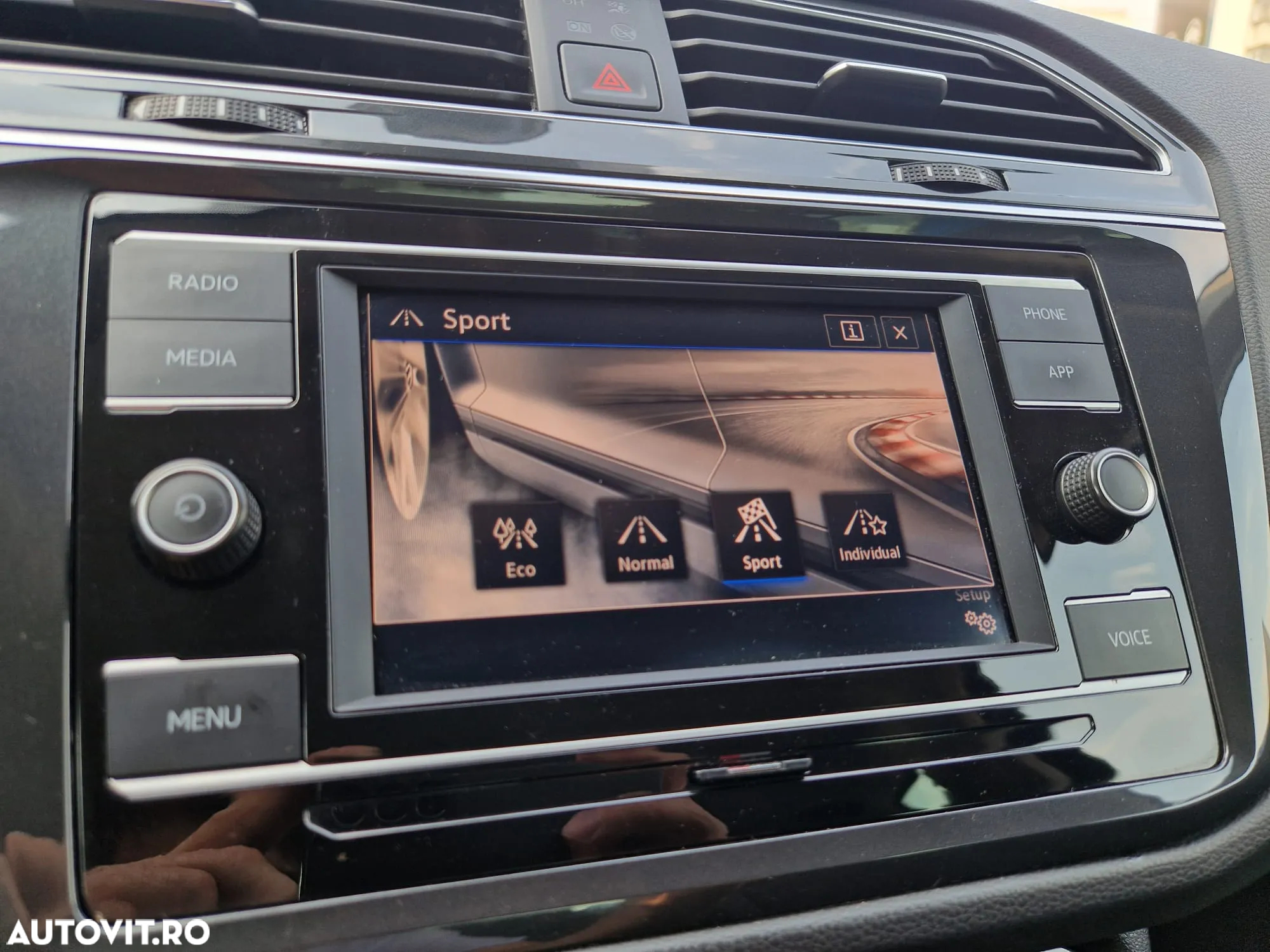 Volkswagen Tiguan 2.0 TDI SCR DSG 4Motion Life - 16