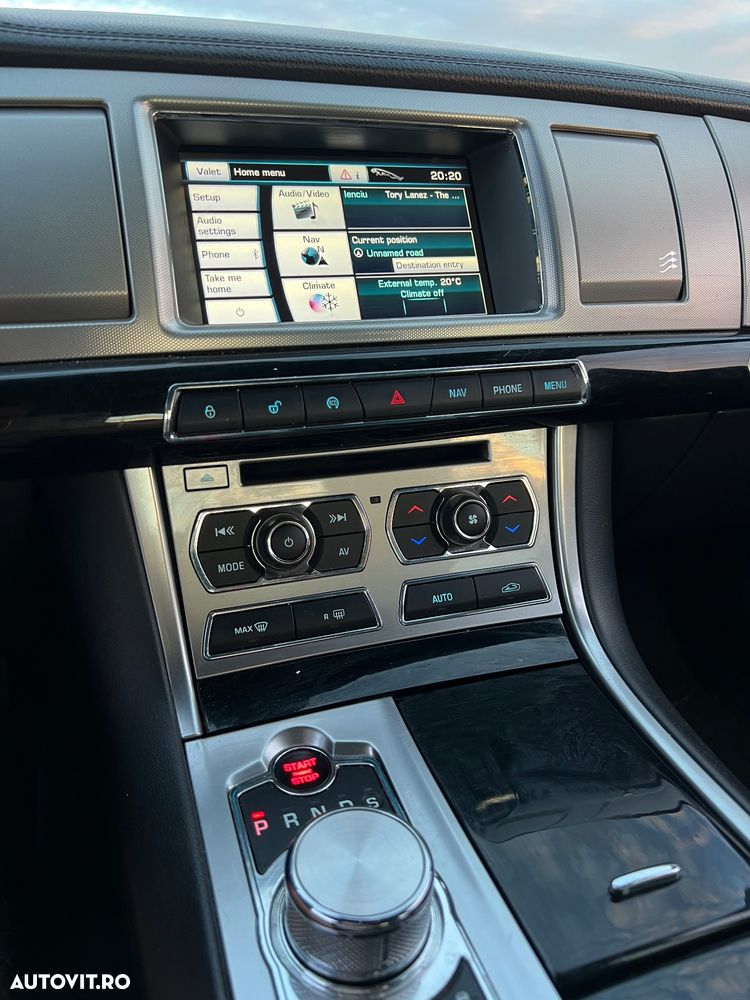 Jaguar XF 2.2D - 18