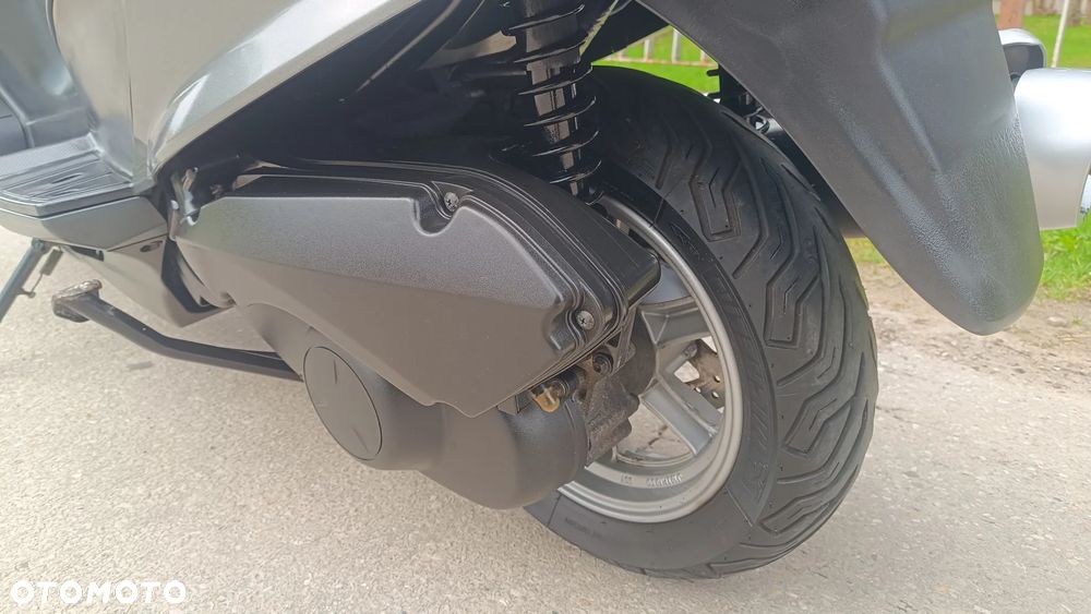 Suzuki Burgman - 7